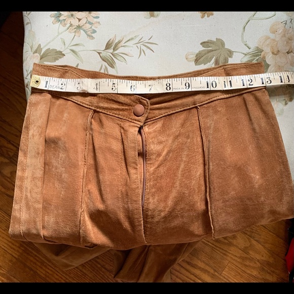 Super soft Danier suede stirrup pants would pair nicely with ankle boots! - Picture 5 of 7